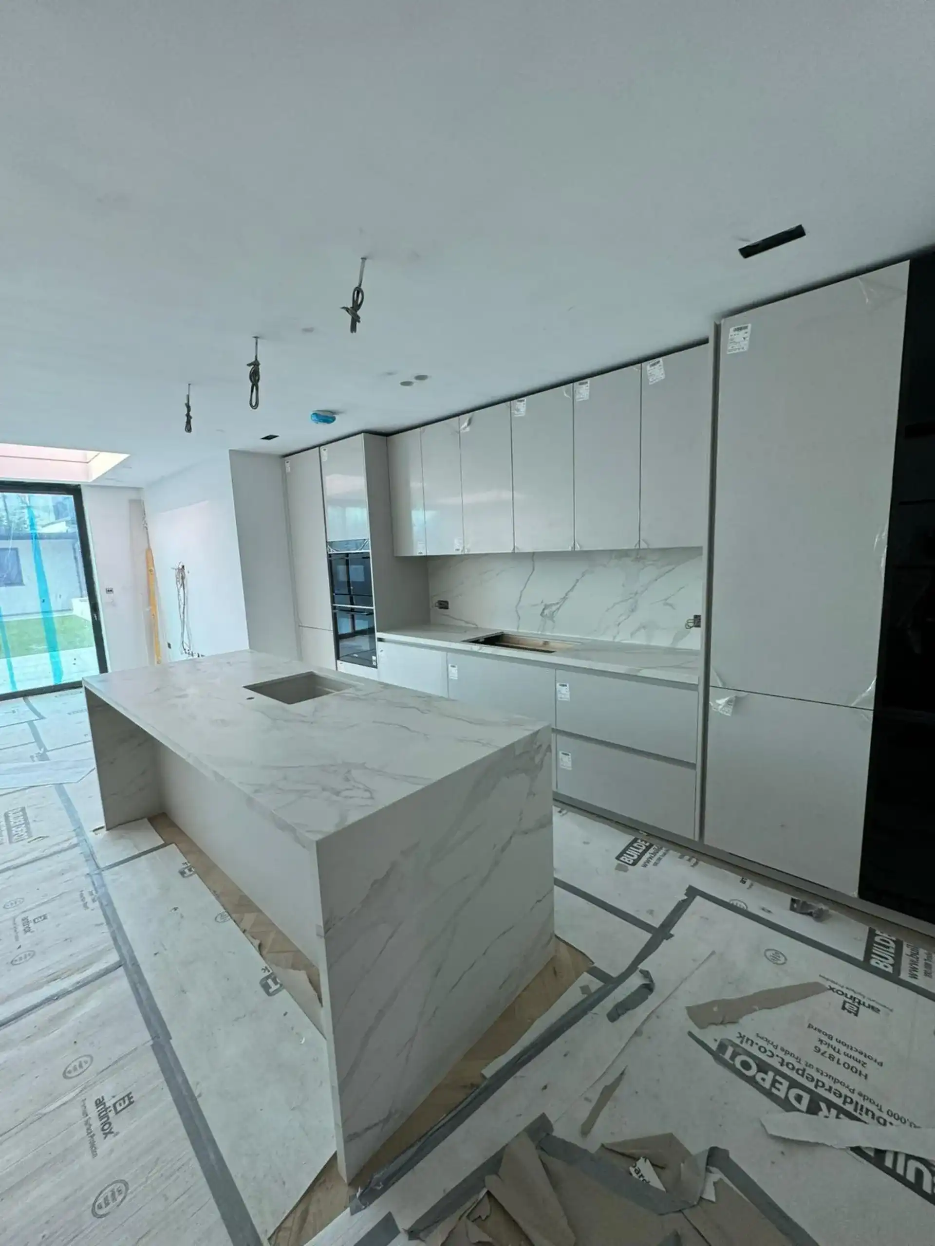 Calacatta Gold Quartz Island